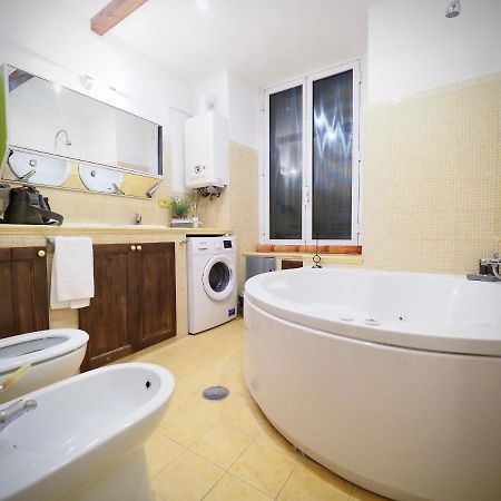 Dimora Delle Camelie Apartamento Génova Exterior foto